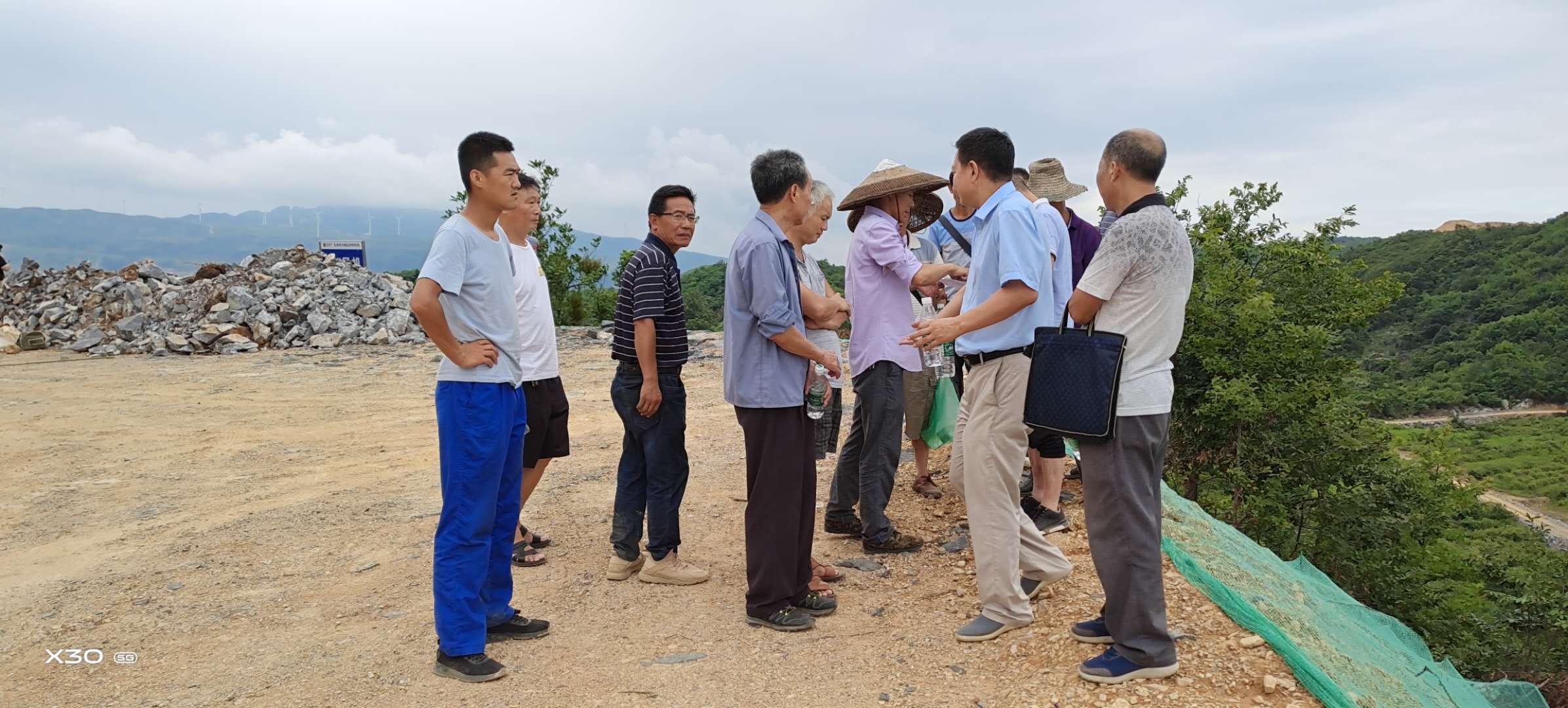 县发改局党组书记杨建文同志风电项目调度