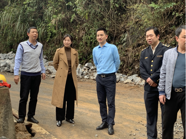 廖小红蒋丽君带队